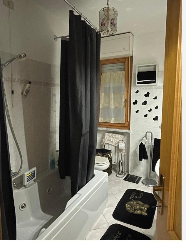 Bellissima Stanza Con Parcheggio Gratuito Apartment Cinquale Luaran gambar