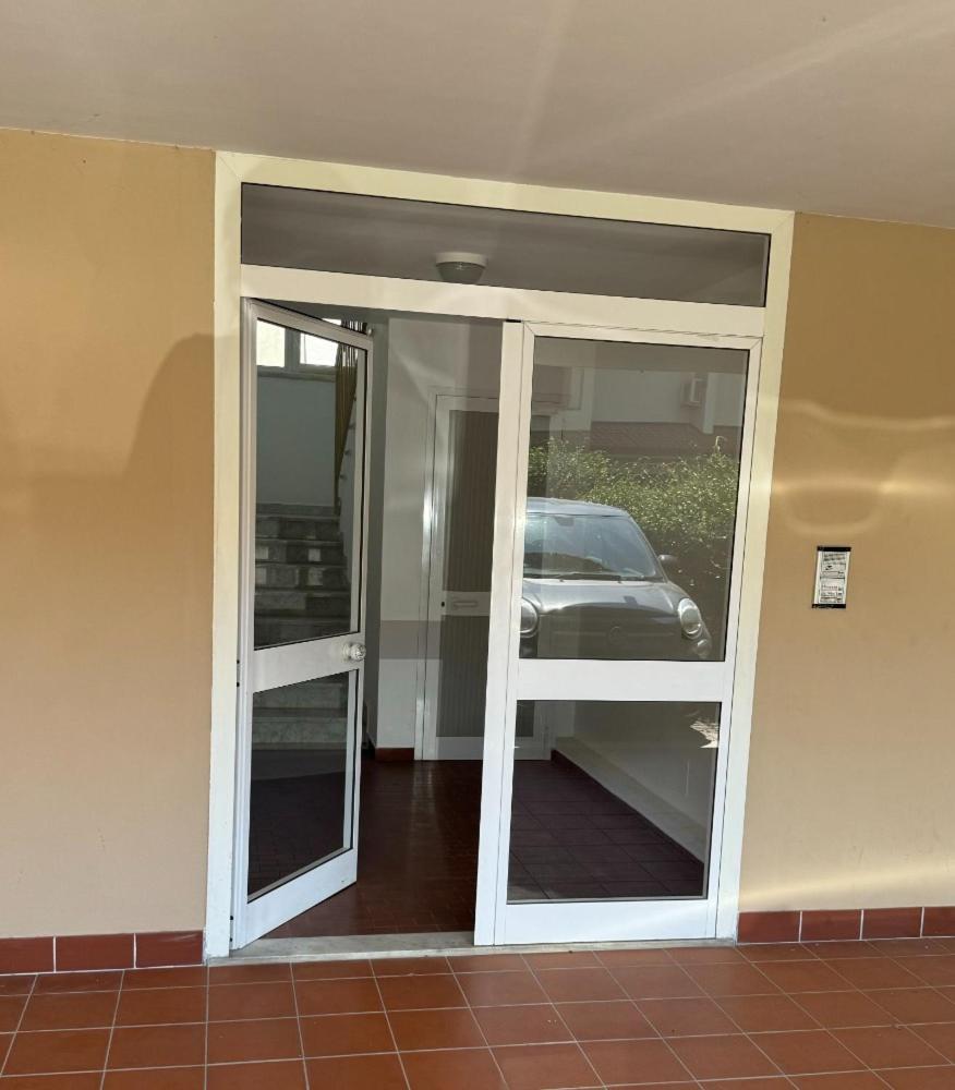 Bellissima Stanza Con Parcheggio Gratuito Apartment Cinquale Luaran gambar